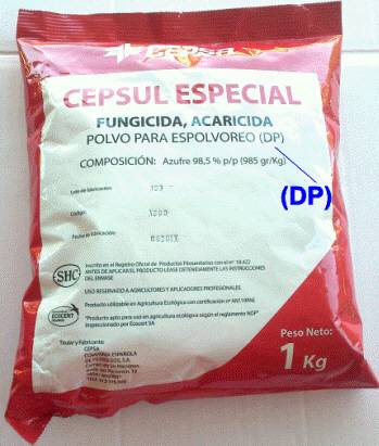 Ejemplo de un producto comercial fitosanitario para esparcir. Se trata de azufre en polvo (siglas DP), utilizado en este caso como fungicida y acaricida