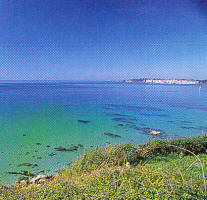 Vista del mar gallego con Portonovo al fondo