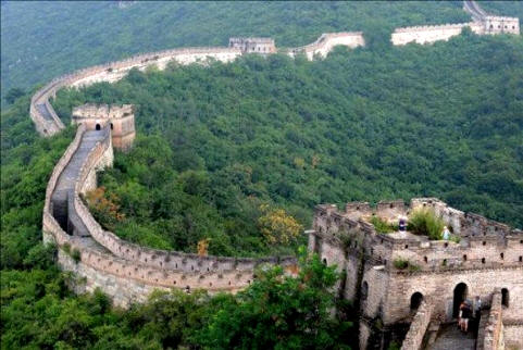 La Gran Muralla china es una impresionante construcción que llega alcanzar los 2.500 km. de longitud