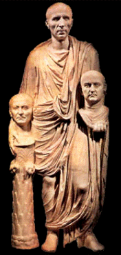 Imagen en mármol de un patricio romano sosteniendo los bustos de sus antepasados (Museo Capitolino de Roma)