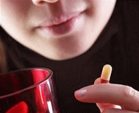 Cuando la infección ya se ha producido, las medidas curativas pueden ser acciones activas, como determinados medicamentos en el caso de las bacterias, o dejando actuar el sistema inmunitario, en el caso de los virus