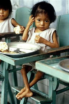 En muchos países del tercer mundo es generalizada la carencia de nutrientes a edades tempranas, dando lugar a la malnutrición de poblaciones enteras