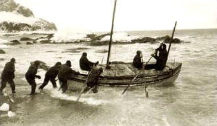 Lanzando al agua el James Caird