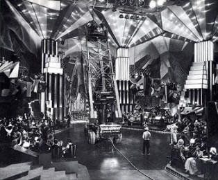 Charles D. Hall es el autor del club nocturno de la película Broadway (1929).