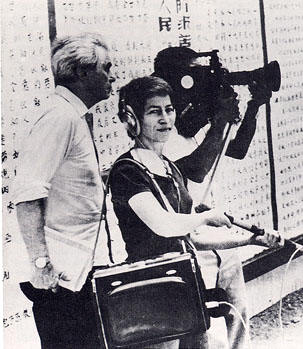 Joris Ivens (izquierda) dirigiendo un documental