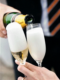 Los vinos espumosos se elaboran siguiendo métodos diferentes, el más caro y laborioso es el método champañés