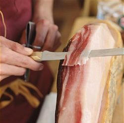 Jamón cortado directamente del hueso