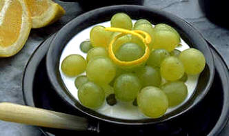 Uvas moscatel en salsa agria