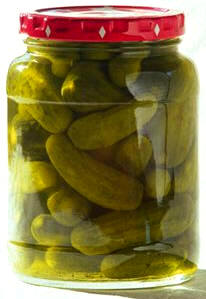 Pepinillos encurtidos en conserva
