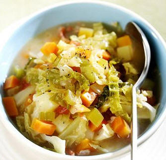 Caldo vegetal, de repollo y otras verduras