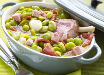 Puchero de habas con jamón