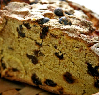 Típica bolla gallega de maíz con pasas