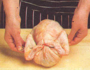 Rellenado y armado de un pollo