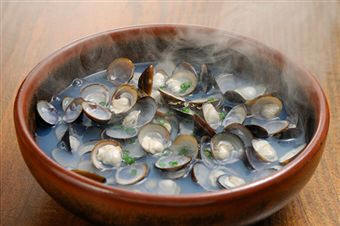 Almejas abiertas al vapor