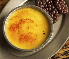 Las natillas espesan gracias al poder de cuajar de las proteínas de los huevos