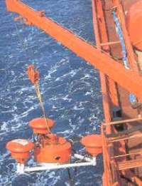 extracción del hidrocarburo de la superficie marina 