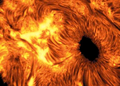 Las manchas solares son zonas frías que emiten mucha menos luz que el resto de la fotosfera.