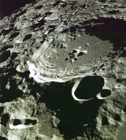 En la cara oculta de la Luna, aunque existen mares, éstos son muy escasos