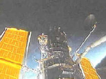 Los satélites artificiales utilizan paneles solares para generar la energía eléctrica que necesitan sus equipos