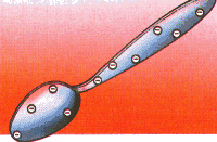 la cucharilla, al ser metálica, conduce los electrones distribuyéndolos por todo el metal