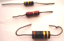 Las resistencias se construyen con tamaños acordes a la potencia que tienen que disipar