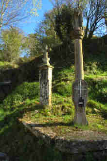 As Neves - Iglesia parroquial y cruceiros de Cerdeira