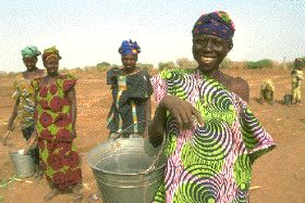 Mujeres de Mali dedicadas a tareas agrícolas