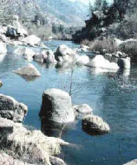 Formación de las rocas sedimentarias: La acción de transporte es llevada a cabo por los agentes externos, tales como los ríos, torrentes, gravedad, etc.