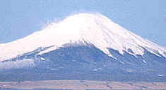 El volcán del monte Fuji Yama, es un volcán activo discontinuo; en la actualidad aparenta inactividad