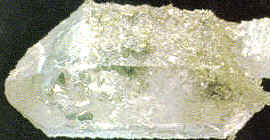 Determinados minerales, como el cuarzo, tienen propiedades de generar corrientes eléctricas mediante presión