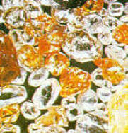 Los dos minerales extremos en la escala de dureza de Mohs; a la izquierda: talco (el más blando); diamante (el más duro)