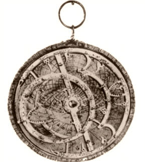 ASTROLABIO hecho por los árabes en el siglo XII. Está basado en el principio del cuadrante.