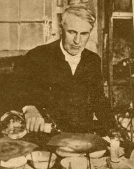 EDISON. De origen modesto, inició su próspera vida como suplementero a la edad de 11 años y, posteriormente, llegó a ser propietario de un periódico.