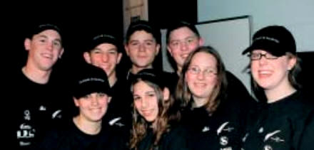 Equipo de Nueva Zelanda, ganador de la medalla de oro de la OMPI en las "Olimpiadas empresariales 2003" por su invención de menú en braille.