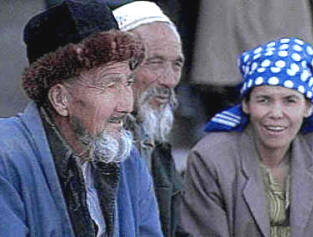 Los papeles sociales, la tradición cultural o la pertenencia a un grupo específico forman parte, entre otros, de los niveles de situación y contexto.