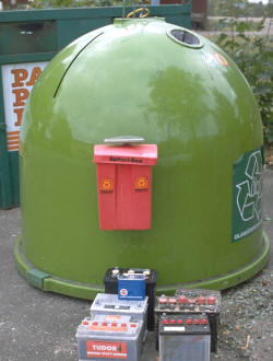 En "Hay que reciclar para conservar el planeta", Hay que reciclar es una perífrasis verbal de obligación