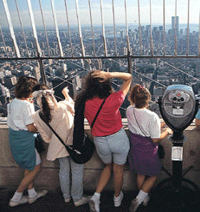 "Sólo tenían un deseo: ir a Nueva York". Esta oración subordinada sustantiva está construida en oposición, y funciona de forma parecida a las complementarias de nombre o adjetivo