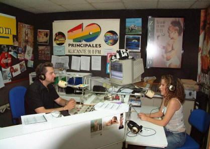 Estudio de una popular emisora de radio musical española (Cortesía de Los 40 Principales)