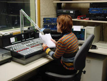 La radio: Qué es la emisión radiofónica