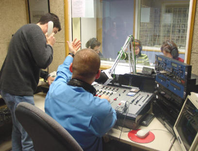 La radio por dentro: Así es un día en una emisor