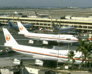 Los modernos aeropuertos disponen de infraestructuras que permiten a las compañías establecer sus rutas con gran seguridad