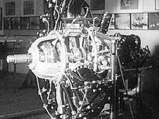 El excelente resultado de los motores de combustión interna explica que haya conseguido mantenerse hasta la actualidad como medio de propulsión en variados aparatos de velocidad subsónica