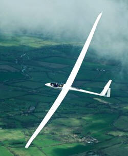 Los planeadores pueden volar sin motor, aprovechando las térmicas y el impulso del viento