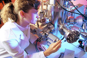 La electrónica aplicada a la medicina. La técnica del escáner consiste en efectuar barridos mediante radiaciones; esta técnica, que requiere múltiples componentes electrónicos, no sólo se utiliza para exploración y diagnóstico, sino también para muchos procesos industriales.